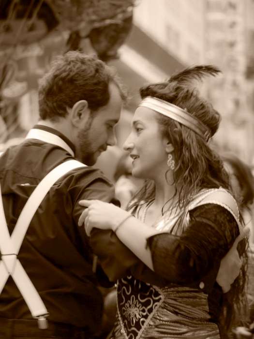 «Χορεύοντας στους δρόμους» - «Πολύμορφο»