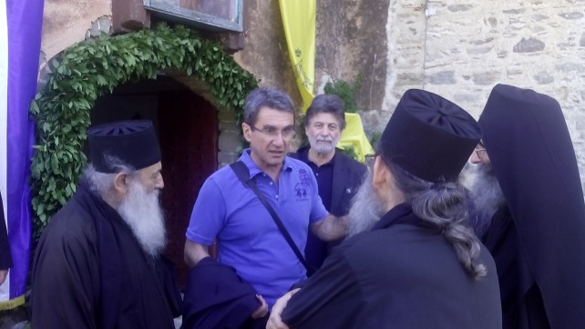 Στα πεταχτά περί παπάδων το ανάγνωσμα....