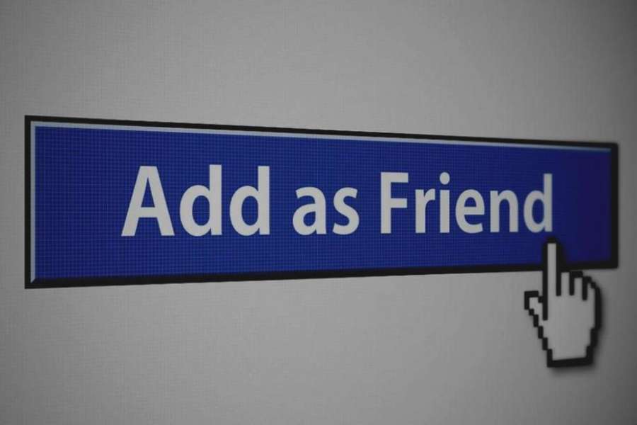 Φίλοι χαμένοι στα like και στα share