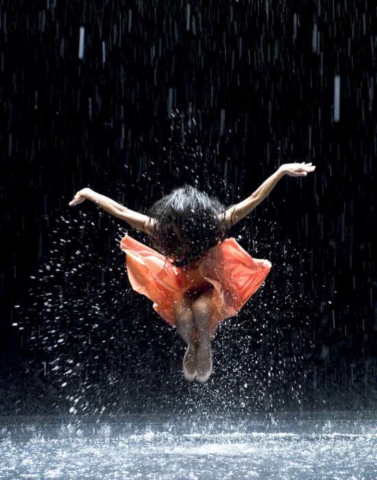 Χορέψτε, χορέψτε αλλιώς χανόμαστε - Pina Bausch