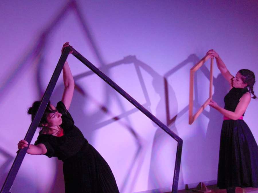 «In & Out»