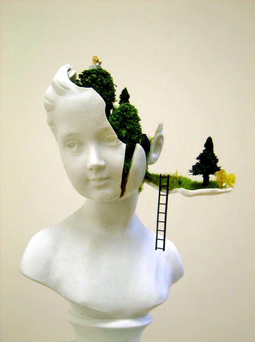 2.Gregory Grozos_Secret Garden_2009_mixed media_25x15cm