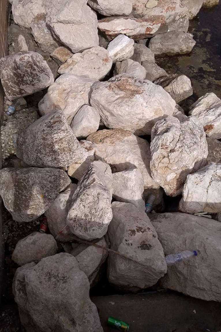 rocks 1150