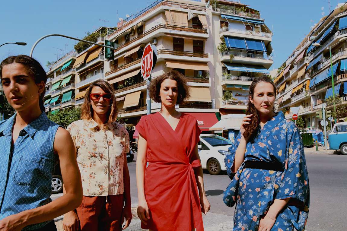 Κάτω από την άσφαλτο υπάρχει παραλία