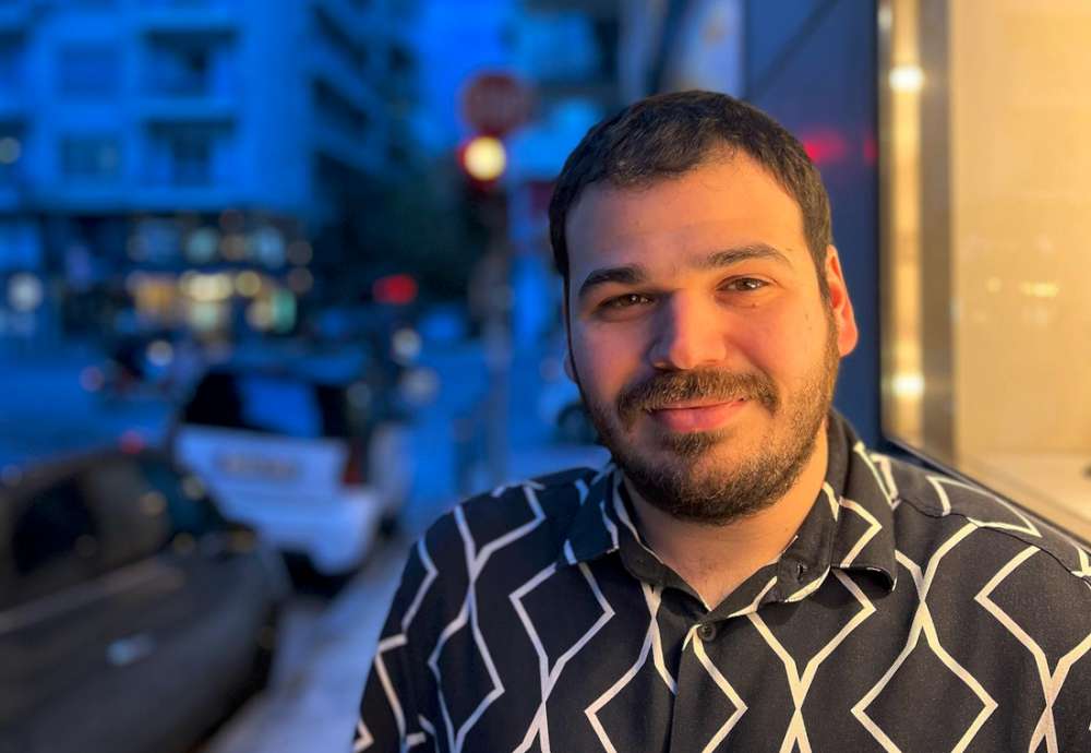Συνέντευξη με τον σκηνοθέτη της παράστασης «Δεν Ακούς τον Ρυθμό», Τάσο Πετρίτση