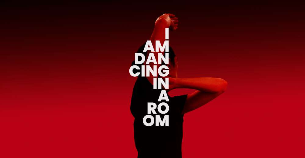 Ι am Dancing in a Room